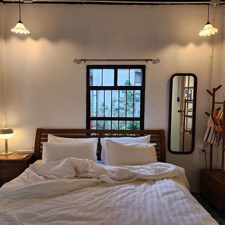 素叻他尼 The Ordinary 8旅舍 外观 照片