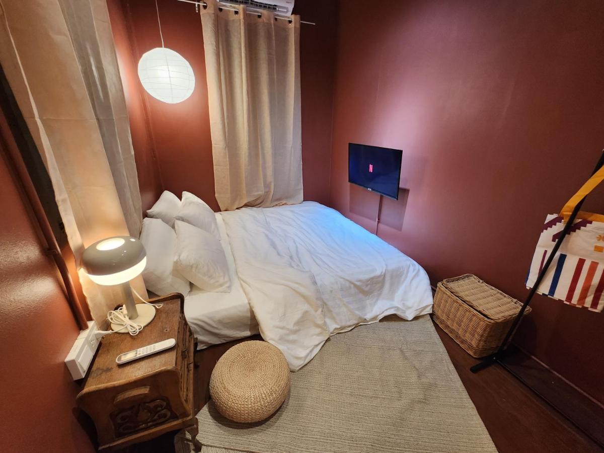 素叻他尼 The Ordinary 8旅舍 外观 照片