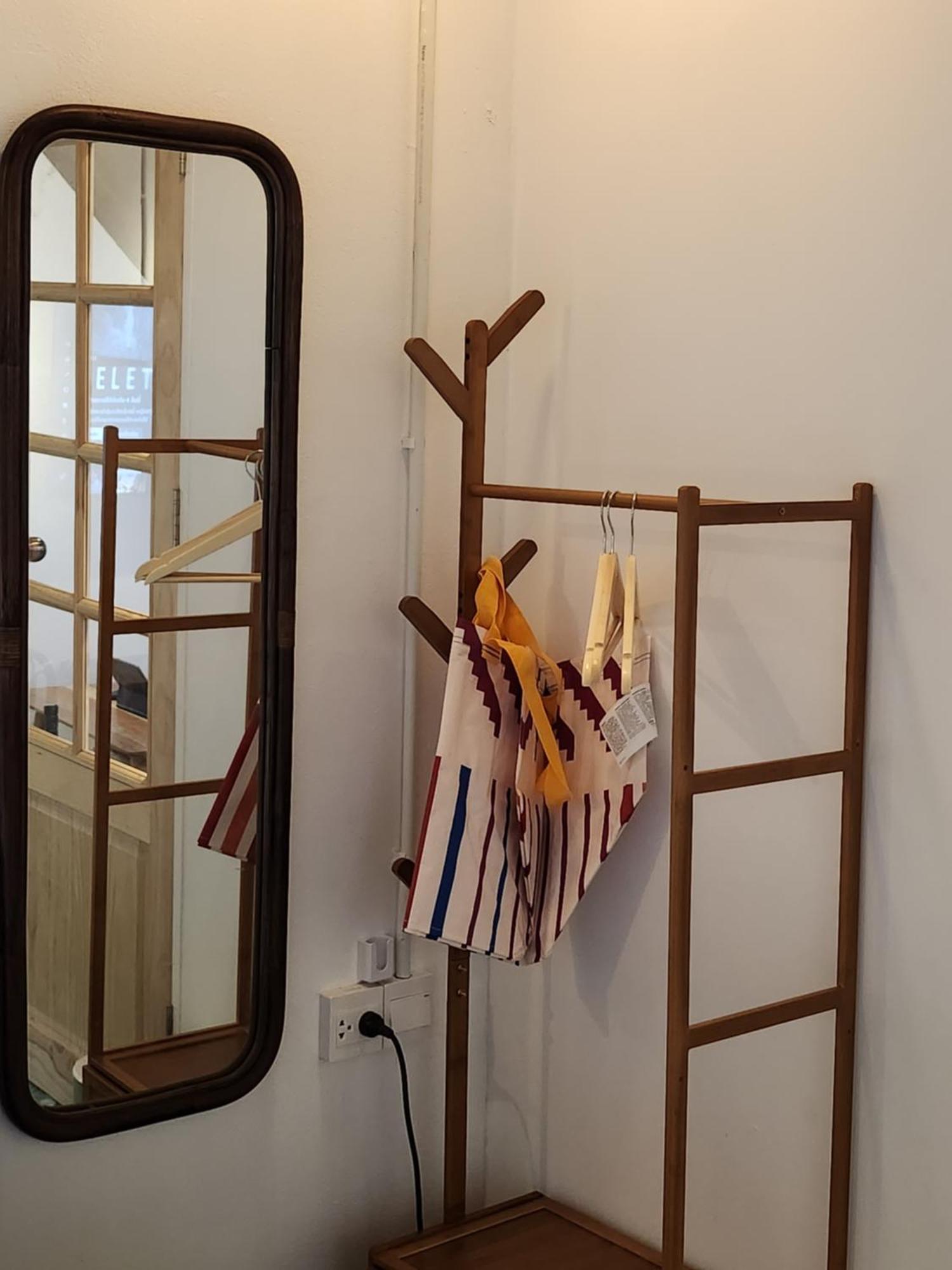 素叻他尼 The Ordinary 8旅舍 外观 照片