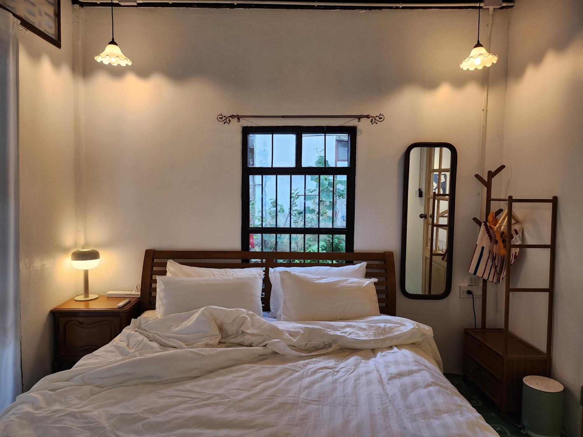 素叻他尼 The Ordinary 8旅舍 外观 照片