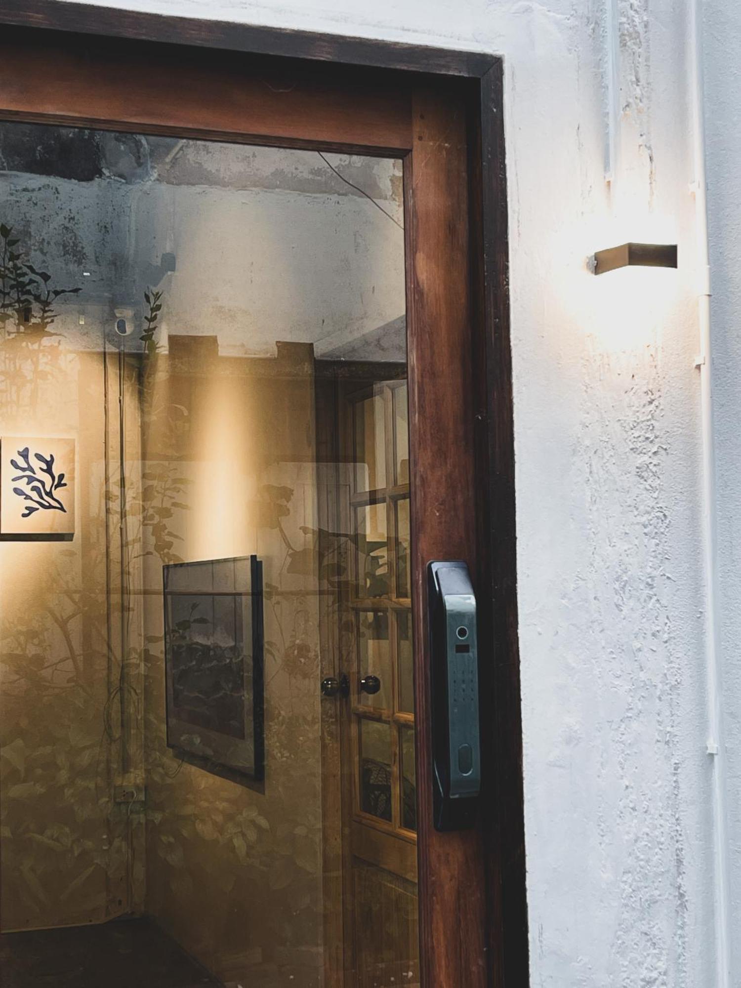 素叻他尼 The Ordinary 8旅舍 外观 照片